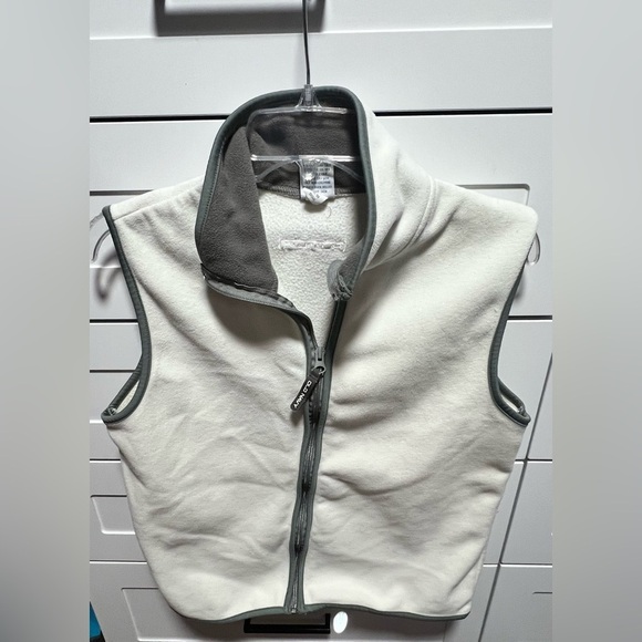 Old Navy creme and grey velour ski vest - Picture 3 of 7